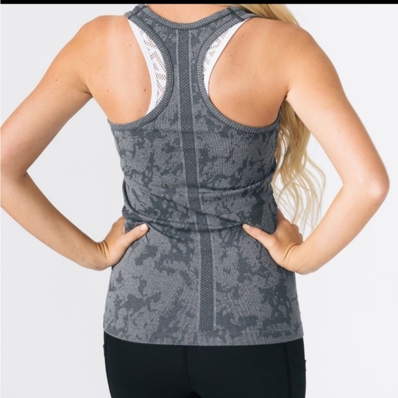 Zyia Active Gray Splash Racer Seamless
Tank Size Large - Picture 2 of 9